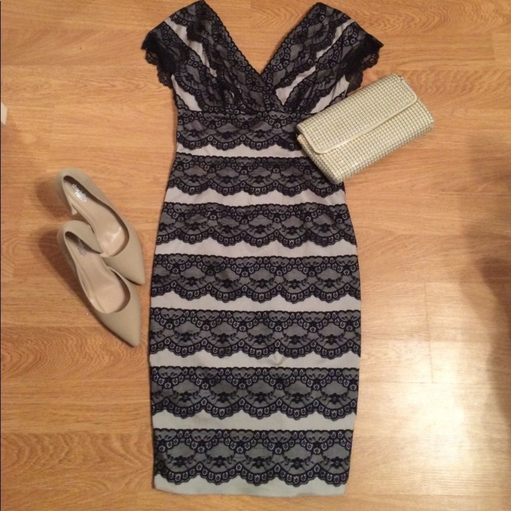 Adrianna Papell lace cocktail dress Size 4